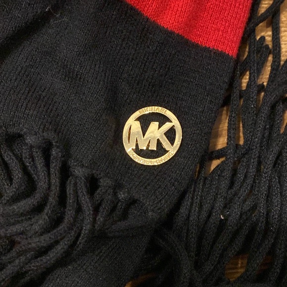 Scarf - Picture 2 of 4